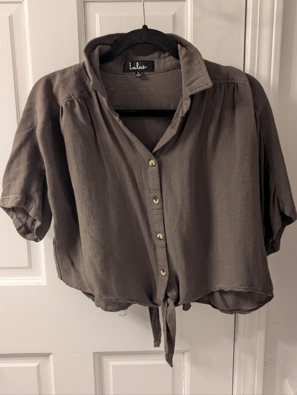 Lulu's Green Button-Front Tie-Hem Short Sleeve Shirt